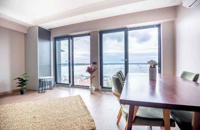 Bosphorus View with 2 bedrooms and WiFi, AC, Elevator