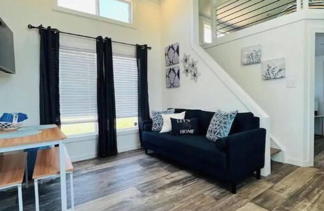Bosque Azul. A one bedroom tiny home with a loft.