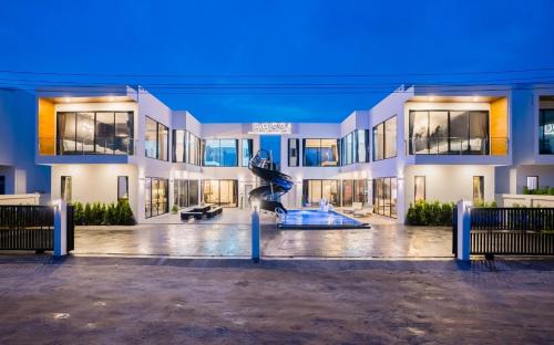 Boss PoolVilla Pattaya Bang Saray Beach 1 km