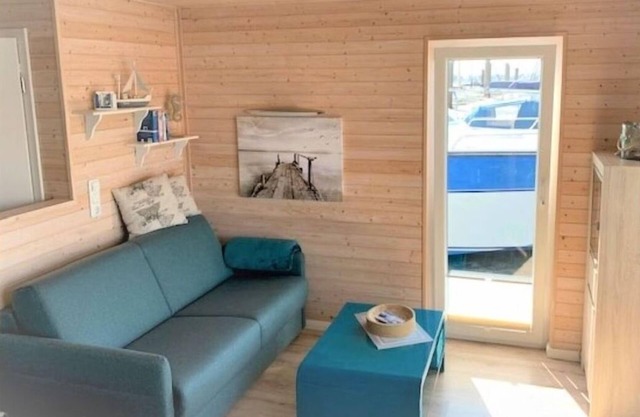Casa flotante premium en el lago