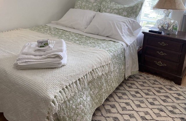 BOSTON-PRIVATE SUITE, CLEAN, QUIET, WALK TO TRAIN & BUSES IN BOSTON