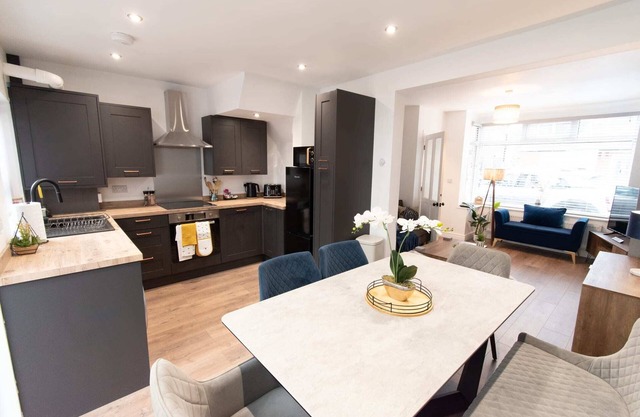 Boswell - 3 Bedroom House in Audenshaw