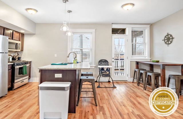 Perfectamente ubicado St. Louis Home + Dormir para 6