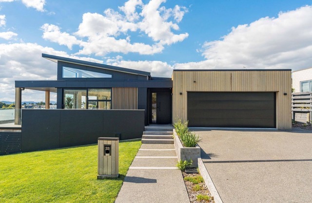 Botanical Oasis - Outdoor entertaining, lake views