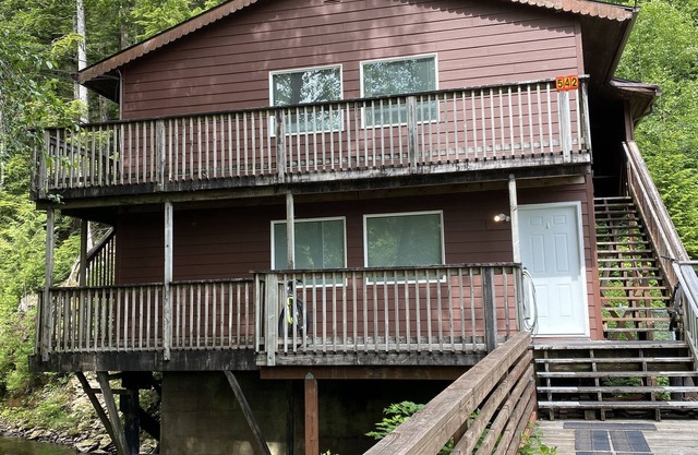 Bottom floor unit centrally located in downtown Ketchikan! [Ask for Rental Car]