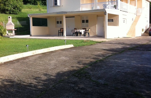 parte inferior de villa en Le Robert pontaléry
