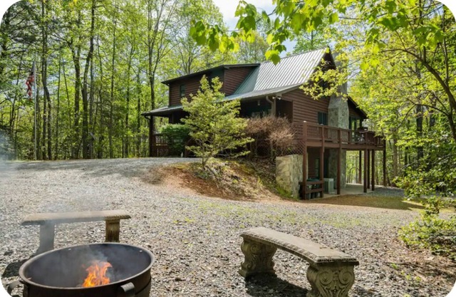 Boujee Bear Lodge - A peaceful cabin getaway!