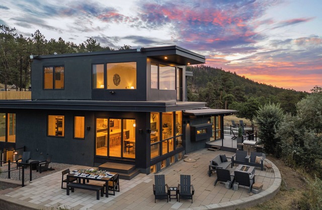 Boulder, CO, Luxury Mtn Home with 4 Bedrooms, Wow Views, Cedar Hot Tub, Peaceful