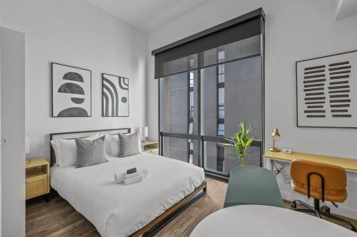 Boulevard Stays Modern Highrise STU Sky Pool Parking Gym 10