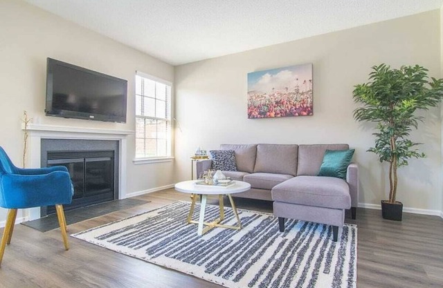 Tranquil 1BR King Suite w/ Pool, Gym, Parking 01