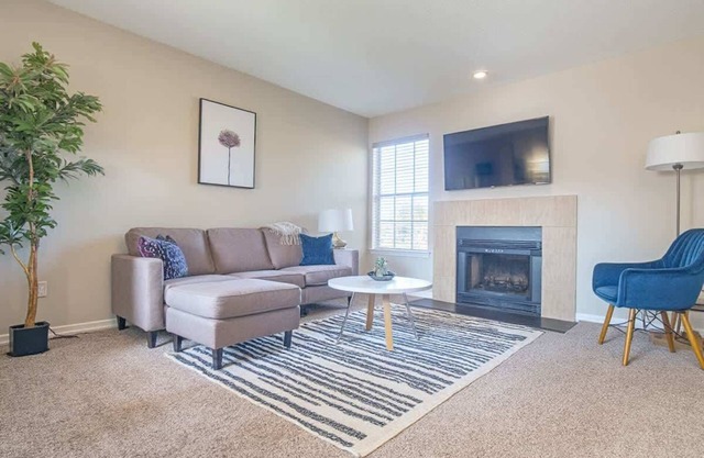 Tranquil 1BR King Suite w/ Pool, Gym, Parking 03
