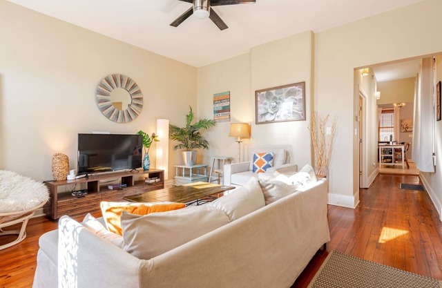 CUTE Home in GTown-4 Miles to UL,Churchill Downs & KY EXPO CTR! Private Parking!