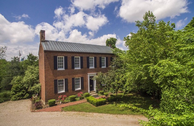 BOURBON TRAIL: Bardstown 3 bedroom/3 bath cottage, park setting, walk to downtown