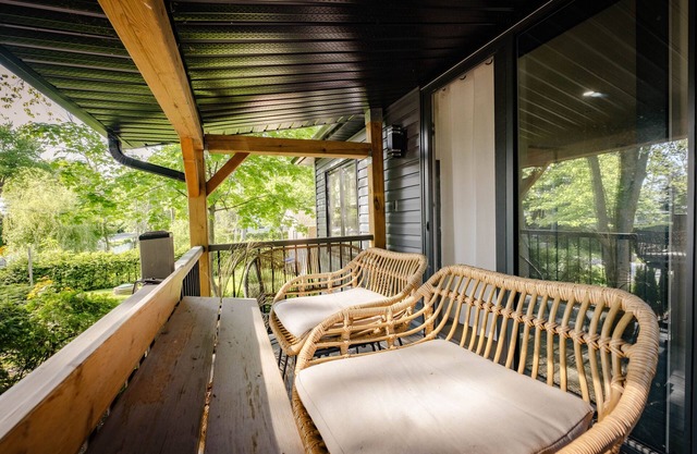 Boutique 3-Bedroom Cottage w/Water Access & HotTub