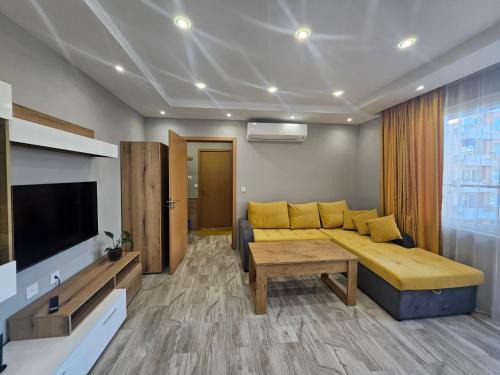 Boutique apartment yellow 1