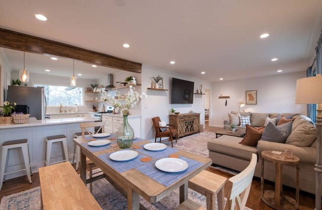 Boutique "Crossing House" in Downtown Norcross with Chef's Kitchen