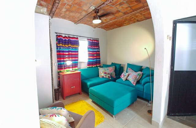 Boutique diseñador de licenciatura en la playa con piscina de inmersión.