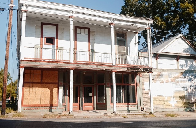 Boutique hotel in National Historic District of Washington, LA with WiFi, AC