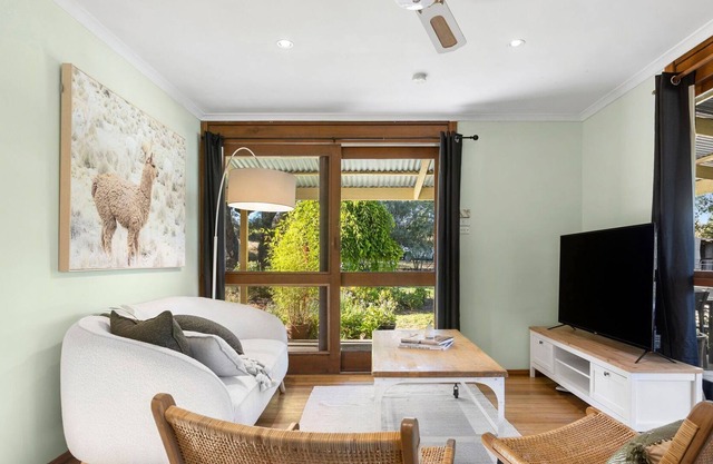 Boutique house on tranquil organic farm - sleeps 6
