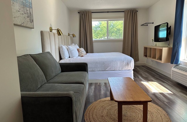 Boutique motel with private beach access & full kitchen