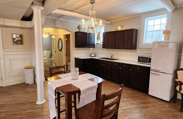 Boutique rental suite in antique church,15 mins from Lake Diefenbaker! Sleeps 6+