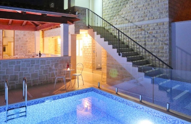 Boutique Rooms - With Pool - 5 - R202