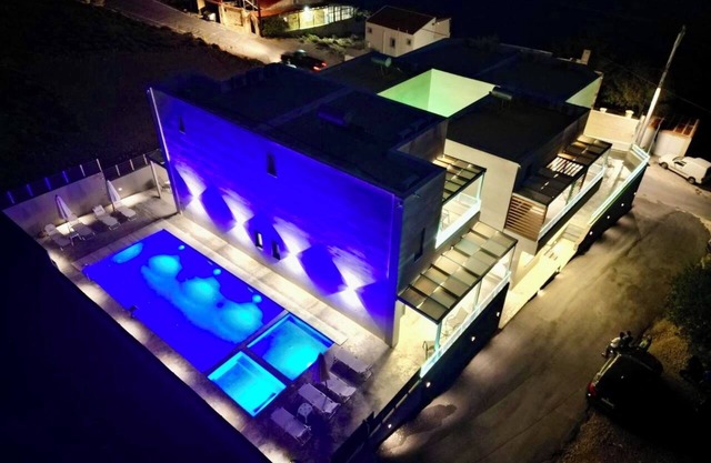 Boutique villa for 6 people, new build, sea view, close to the beach