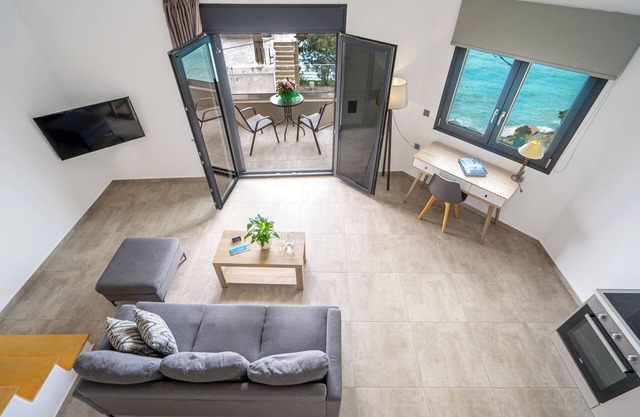 Boutique villa for 7 people, new build, sea view, close to the beach