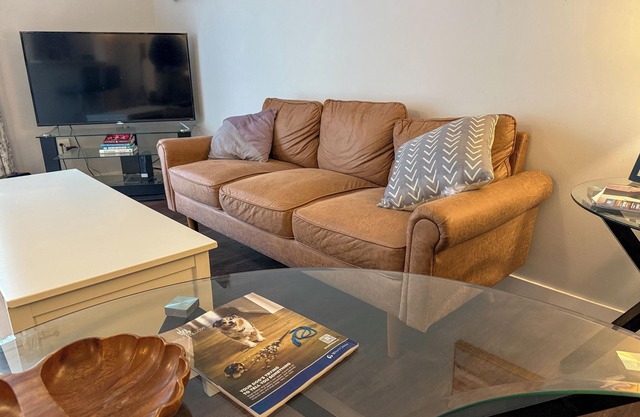 Bow River Retreat:Single Room w/ Shared Amenities