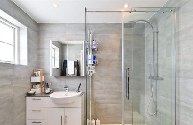 Bow Street Modern Large Apartment - Sleeps 6