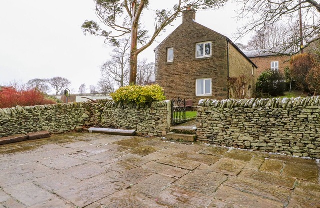 Bowden Head Farmhouse Cottage, CHAPEL-EN-LE-FRITH