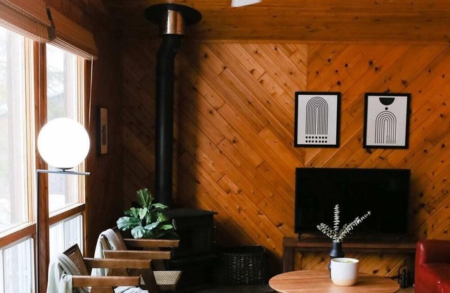 Bowerbird Stays Cool & Cozy Cabin