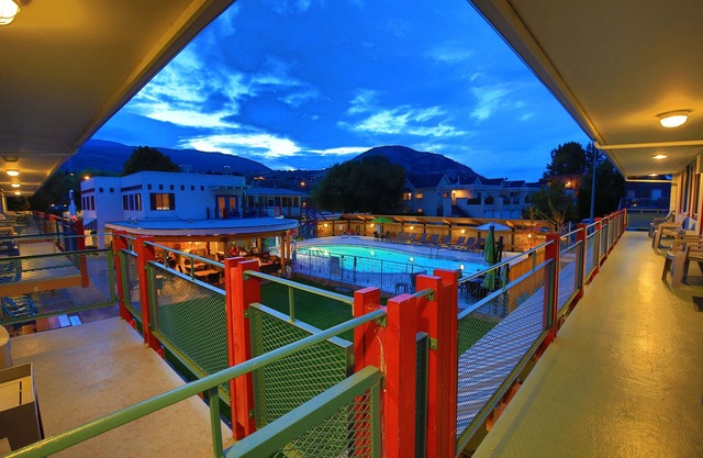 Bowmont Motel