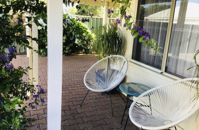 Boyanup self contained cottage near Ferguson Valley