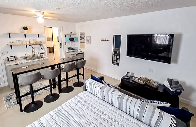 Boynton Beach Beauty, B | Studio in Boynton Beach