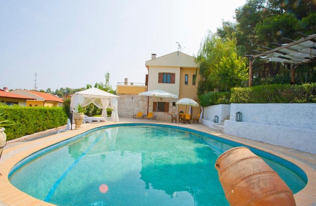 Bozis Private Pool Villa, Siviri