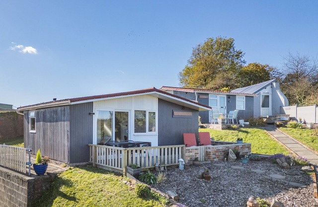 Braeburn Lodge - Two Bedroom House, Sleeps 4