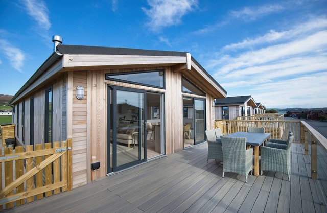 Bramble Lodge - a lodge that sleeps 6 guests in 3 bedrooms