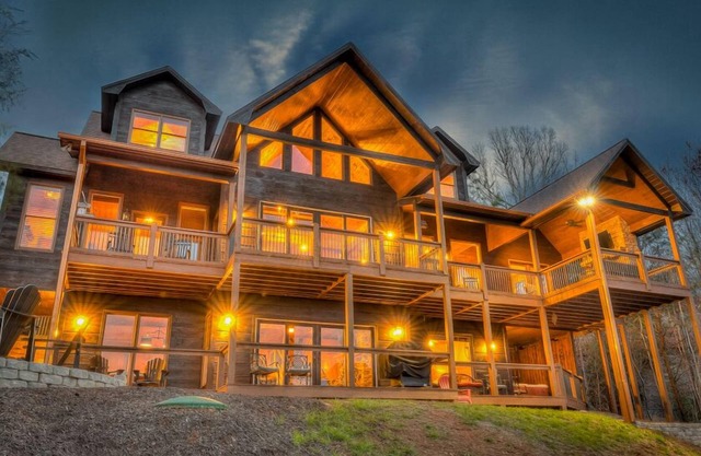 Branch Oak Manor - Million Dollar Views | Hot Tub | Fire Pit