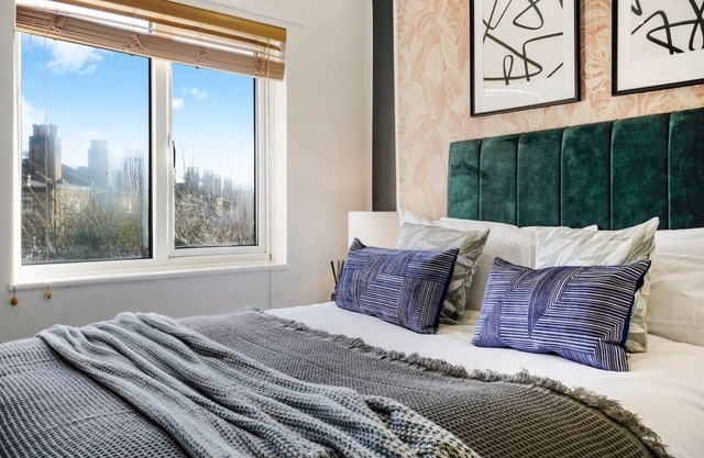 Brand New - 2 Bed in London - Parking - Garden