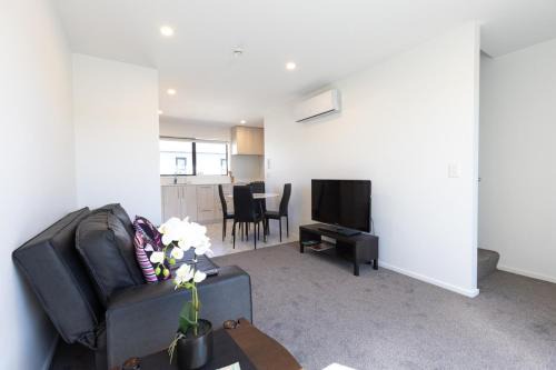 Brand new 2 bed ocean view!