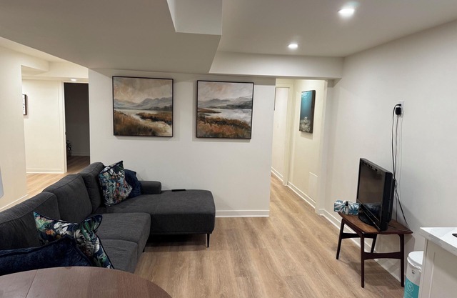 Brand new 2 bedroom 2 bathroom apartment minutes to downtown transit