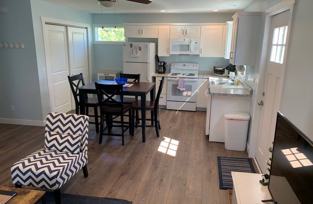 Brand new 2 bedroom carriage house with patio in the heart of Frankfort!