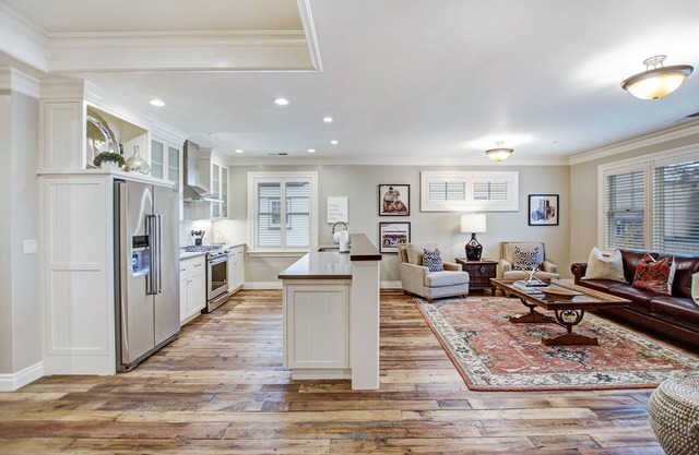 Nuevas suites principales de 2 dormitorios con cocina de chefs a pasos de Sonoma Plaza