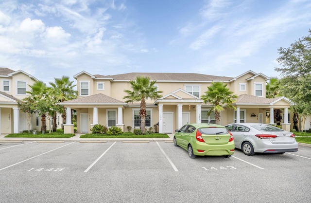 Brand New 3 bed Modern Town Home On a Luxury Development Close to Disney