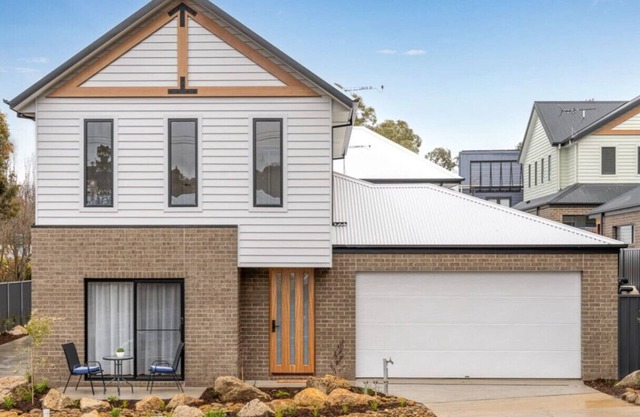 Brand new 3 bed townhouse, walk to town!