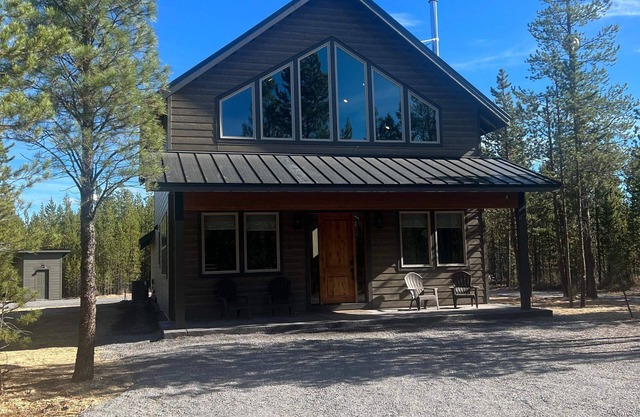 BRAND NEW!! 3-bedroom cabin in fantastic Two Rivers North, free WiFi