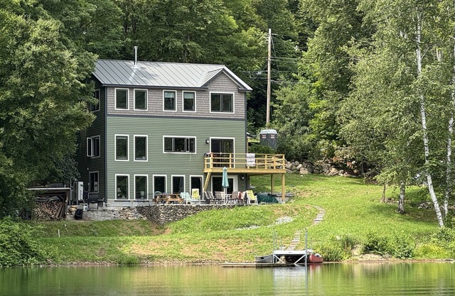 Brand New 4 Bedroom House on Lake Pauline sleeps 8-10 perfect ski season rental