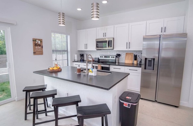 Brand NEW 4 Stylish 3BR Near Exciting Downtown