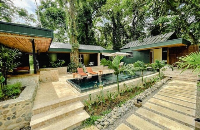 BRAND NEW 5-Star LUXE The Oasis - Family Villa